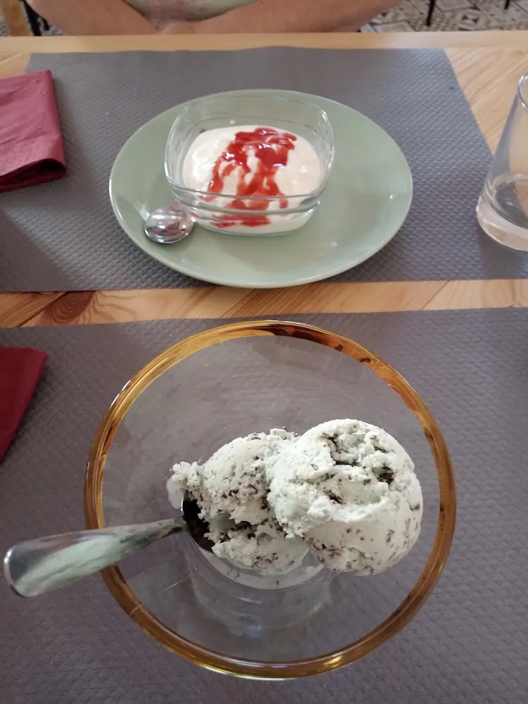 Faisselle Avec Coulis de Fraises